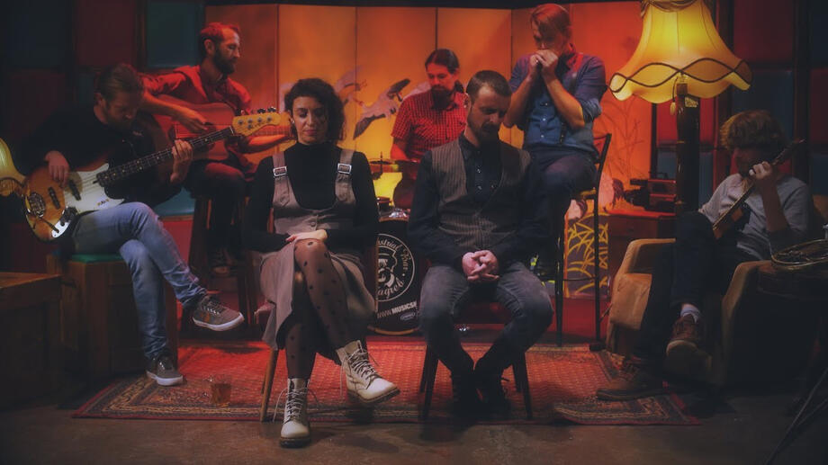 M.O.R.T. feat Mary May - Igračke